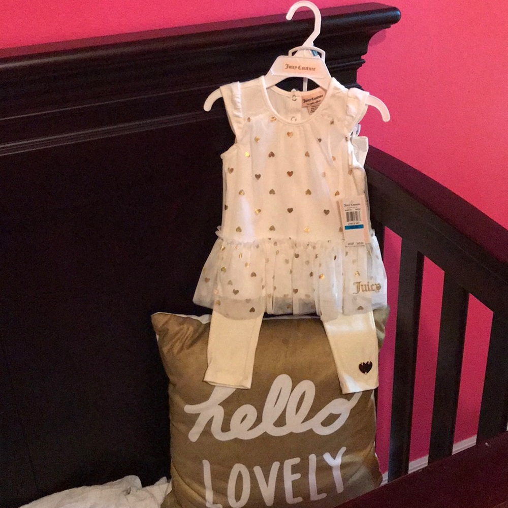 Juicy Coutrue 24M 2 piece set with gold hearts